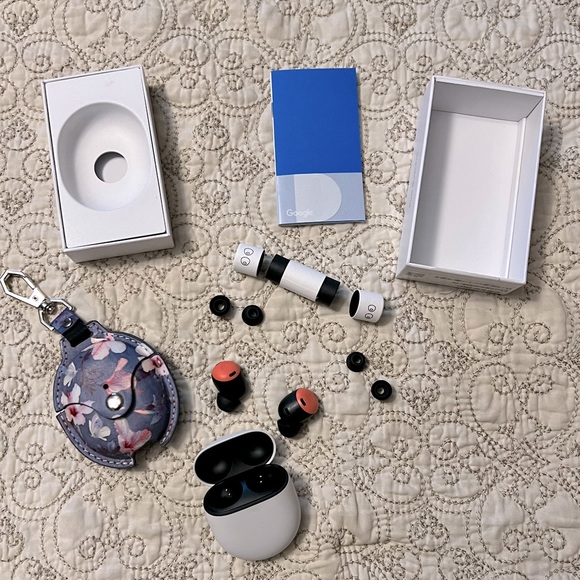 Google Pixel Buds Pro in Coral -Active Noise Canceling- Multipoint Connectivity - Picture 4 of 8